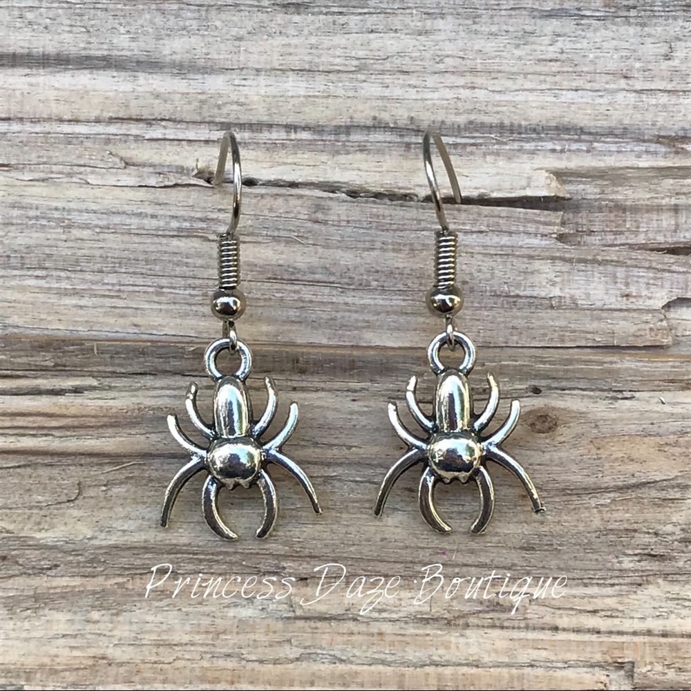 Spider Dangle Earrings‎
